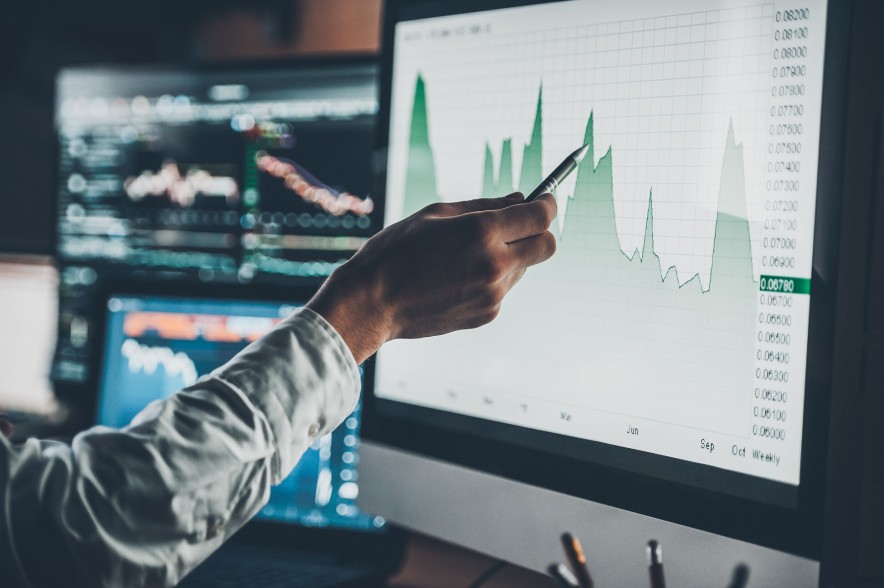 Ethereum Price Hits $2,000, CRO and Raven Fly as Rally Expands, Feb. 22